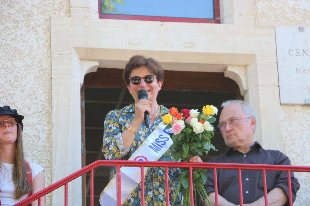 Un hommage émouvant pour Mme de Serres à l&rsquo;approche de son départ à la retraite